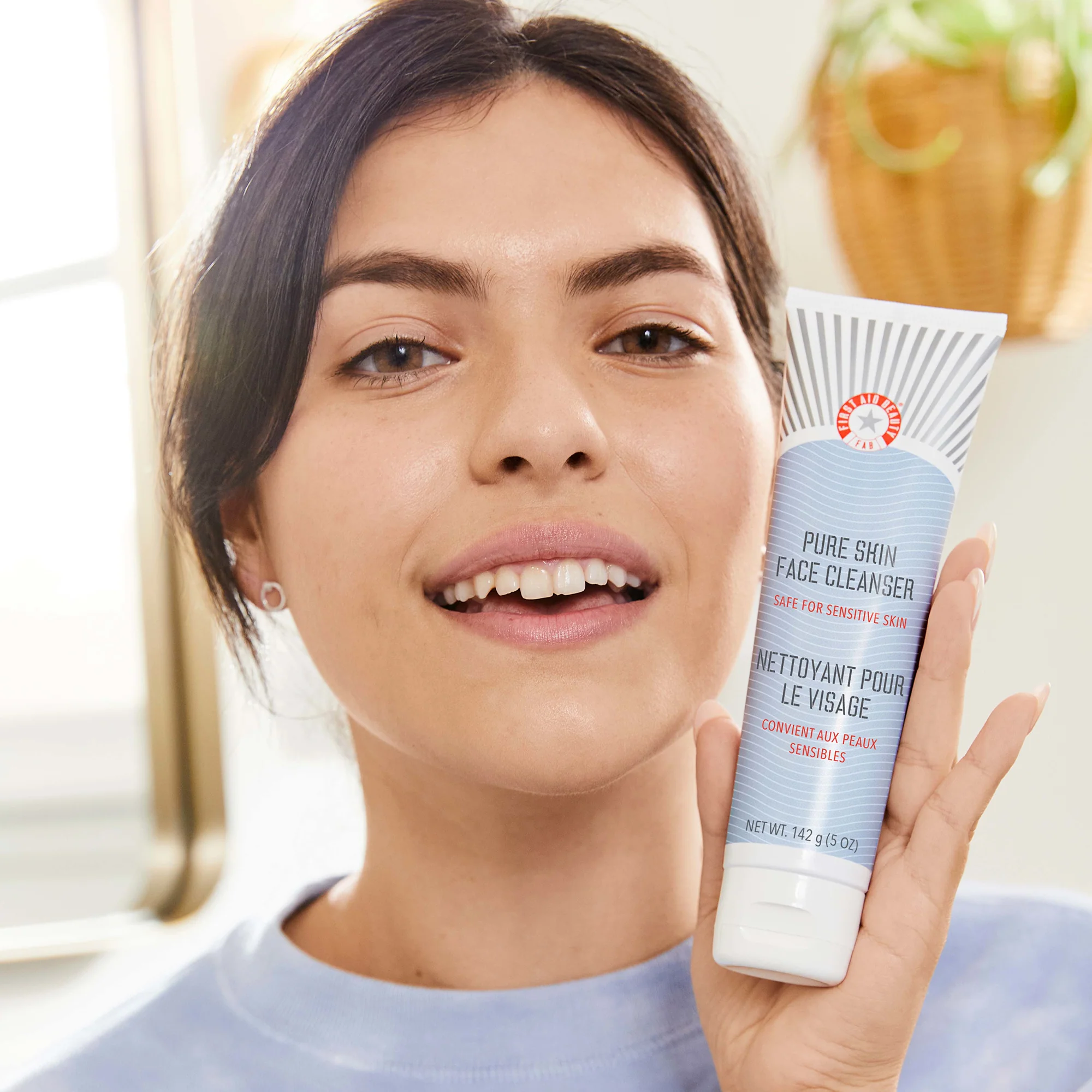 First Aid Beauty Face Cleanser 142g - Image 3