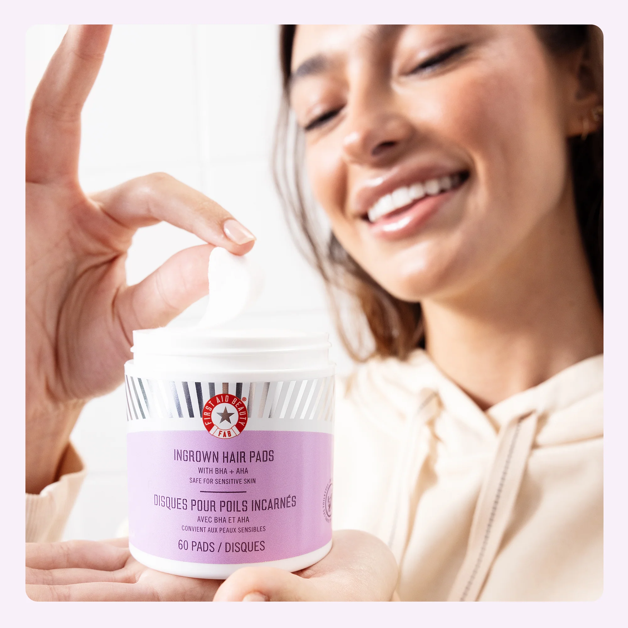 First Aid Beauty Ingrown Hair Treatment Pads (28 Pads) - Image 3
