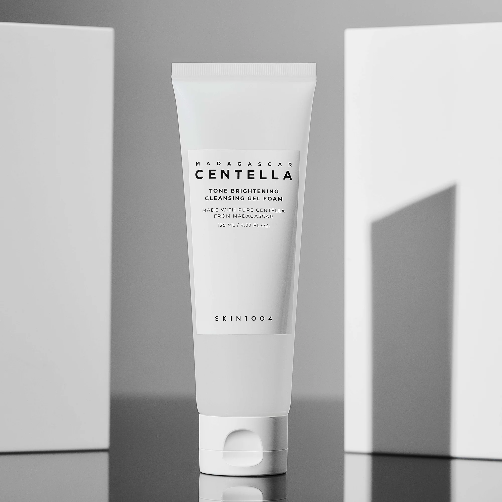 SKIN1004 Madagascar Centella Tone Brightening Cleansing Gel Foam 125ml - Image 2