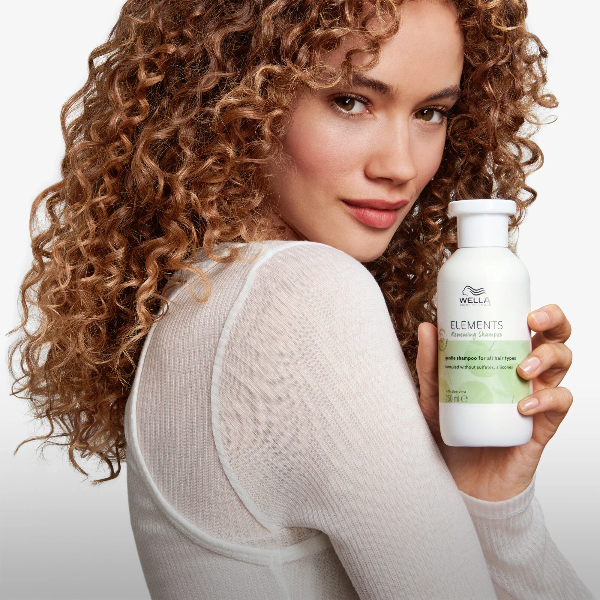 Wella Professionals Elements Renewing Shampoo 1000ml - Image 3